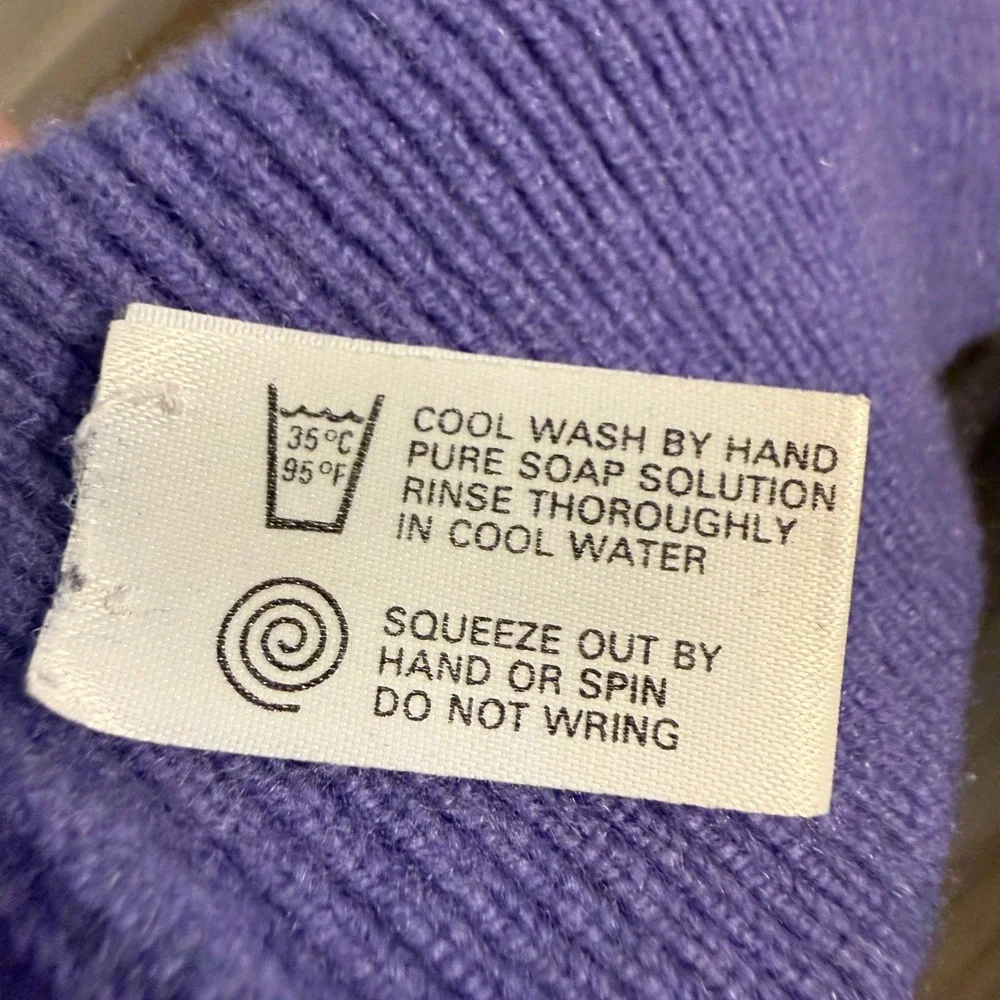 Ballantyne Cashmere V-Neck Sweater Purple Made in Scotland Vintage Very Small - Picture 7 of 7